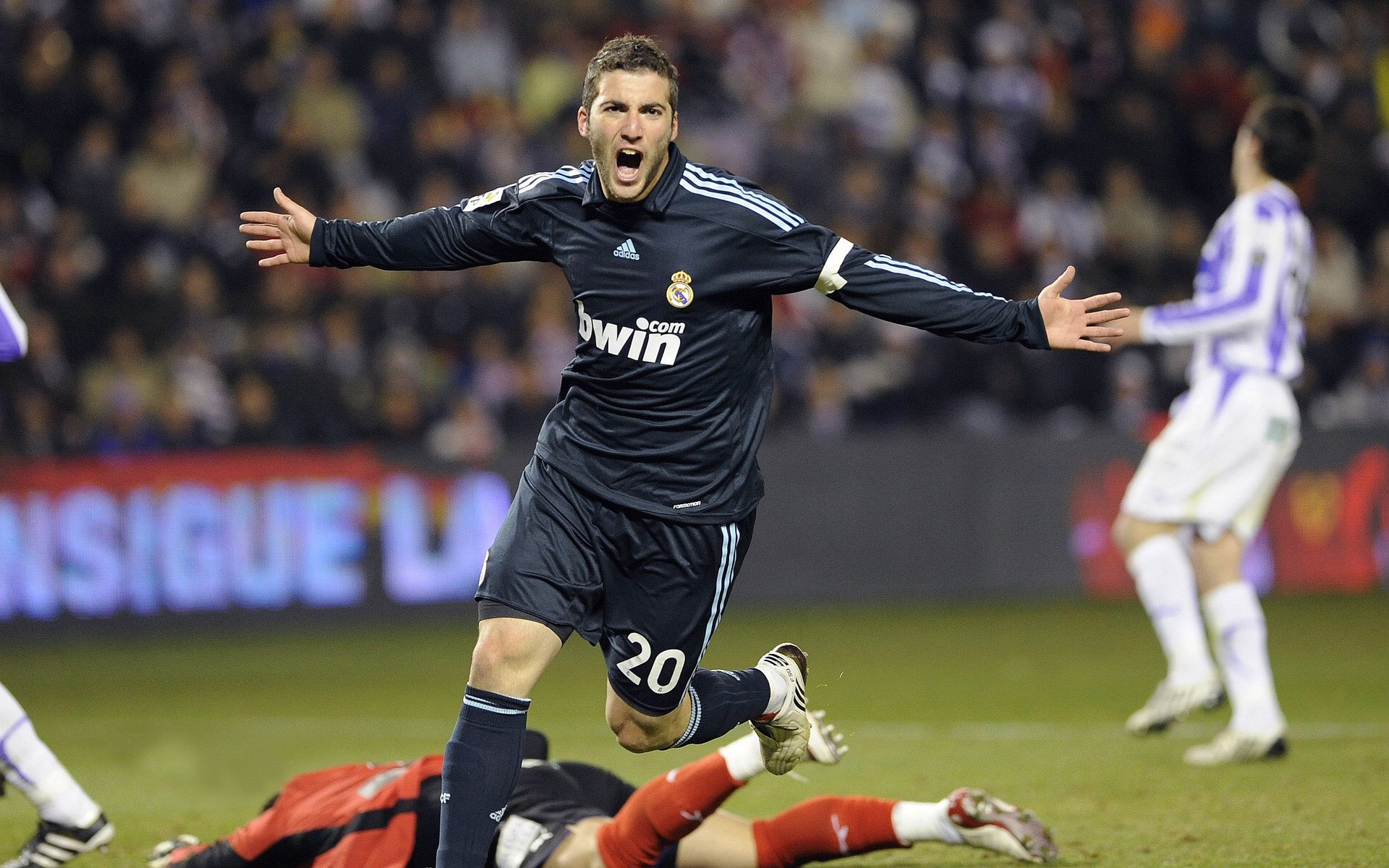 乐鱼体育官网登录-就差1球！法比奥两球追着瓦科中超金靴得拼到最后海牛保级还没谱